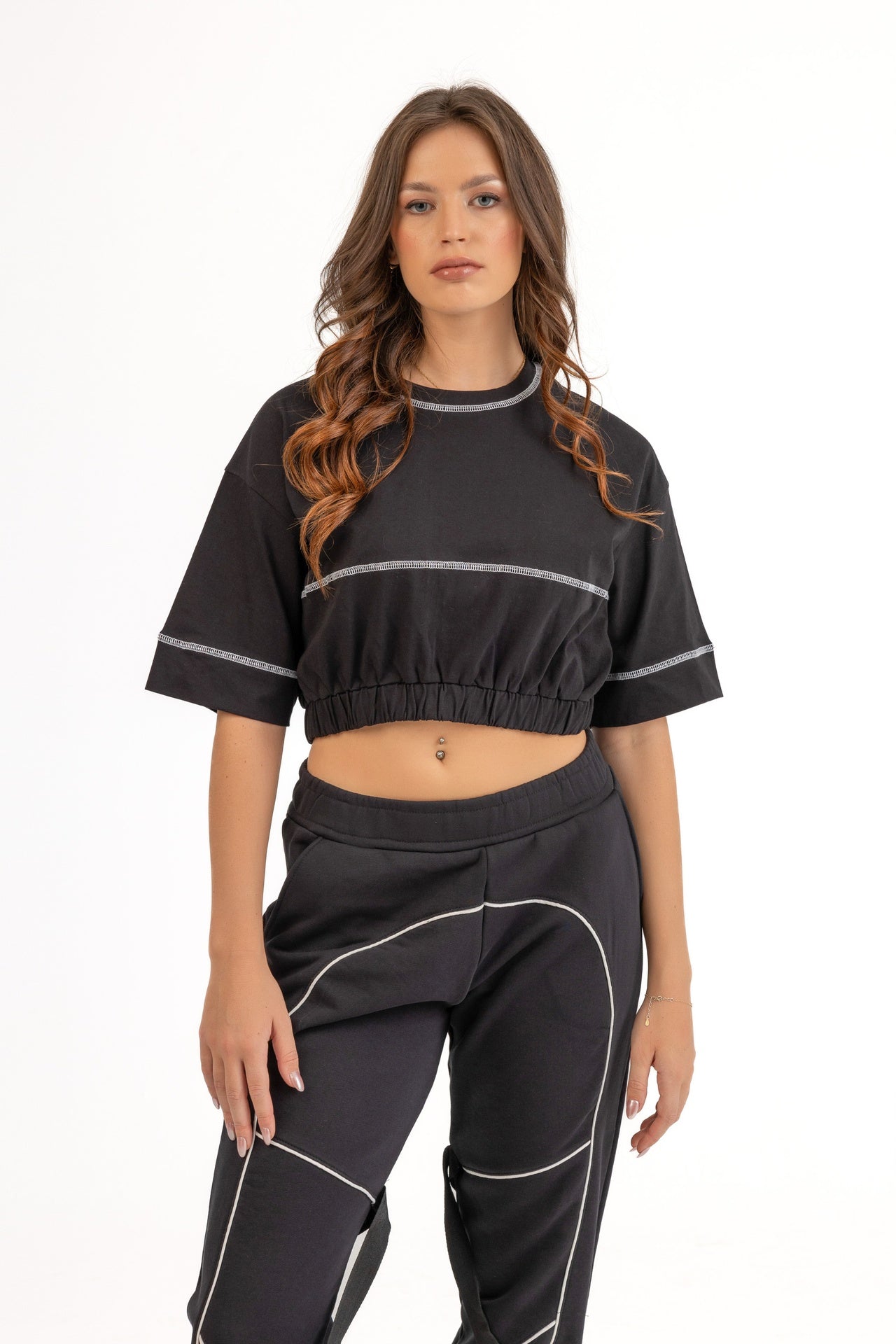 Cropped t-shirt with contrast stitching