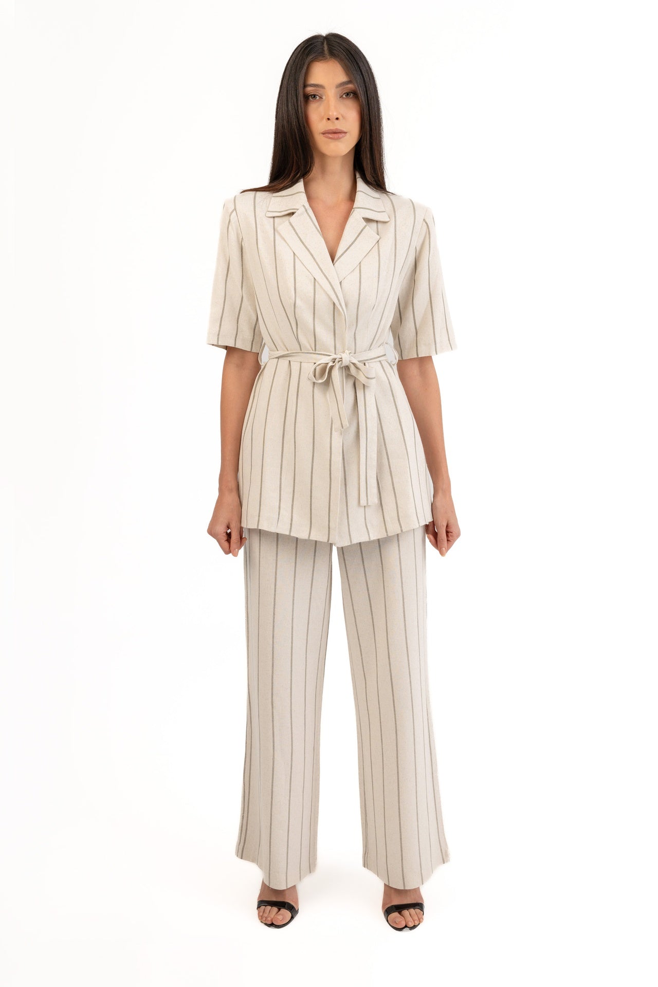 relaxed stripe blazer with short sleeves, 
and binding in waist